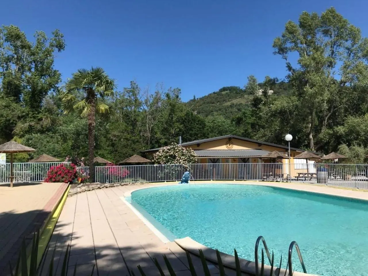 Camping Youpendi Tournon-sur-Rhone Campsite